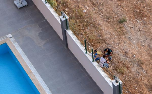 Güpegündüz yaşandı! Boynuna şırıngayla uyuşturucu enjekte etti 14