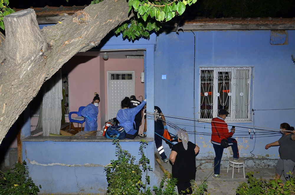 Yalnız yaşadığı evde baygın halde bulundu! Yaşlı kadın hastaneye kaldırıldı 4