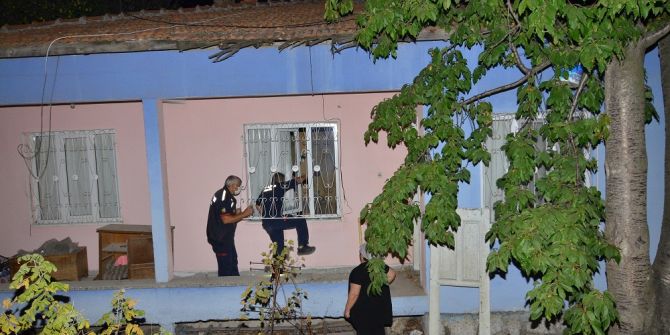 Yalnız yaşadığı evde baygın halde bulundu! Yaşlı kadın hastaneye kaldırıldı