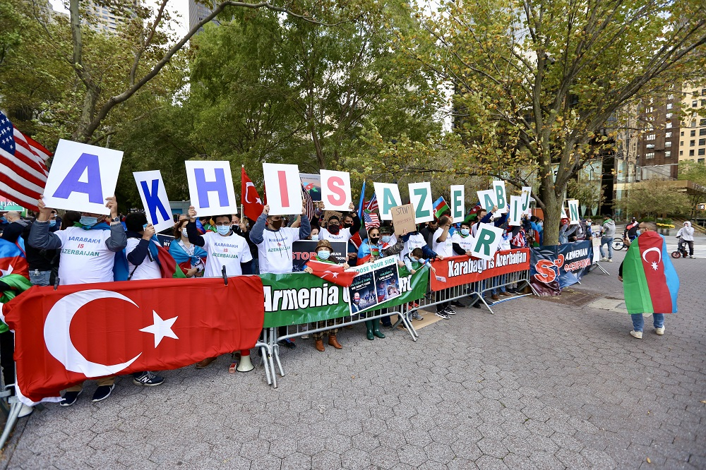 Ermenistan'ı protesto ettiler! New York'ta Azerbaycan'a destek gösterisi 10