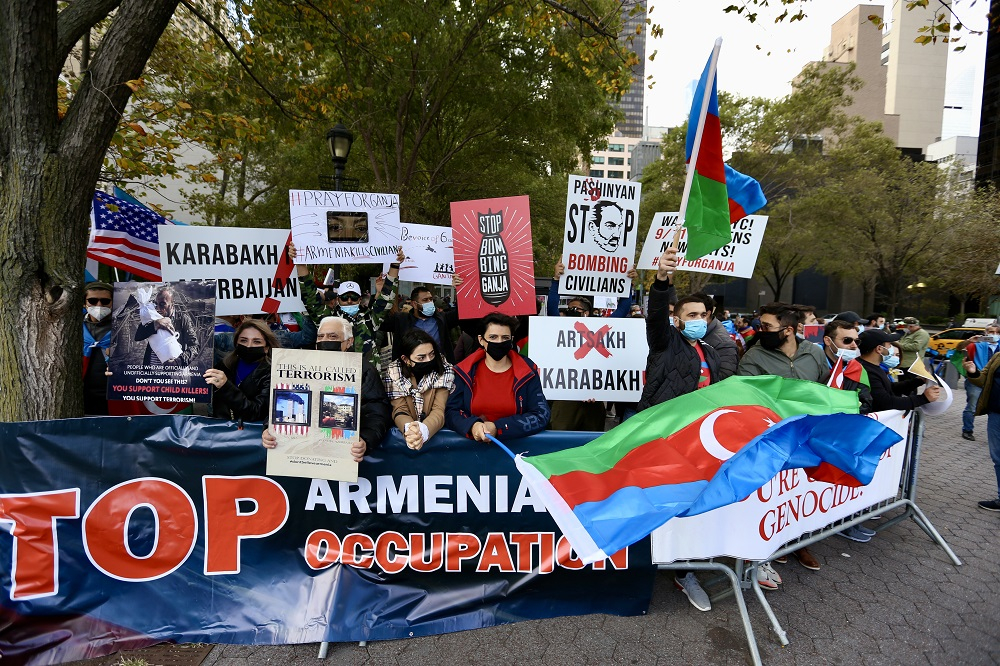 Ermenistan'ı protesto ettiler! New York'ta Azerbaycan'a destek gösterisi 11