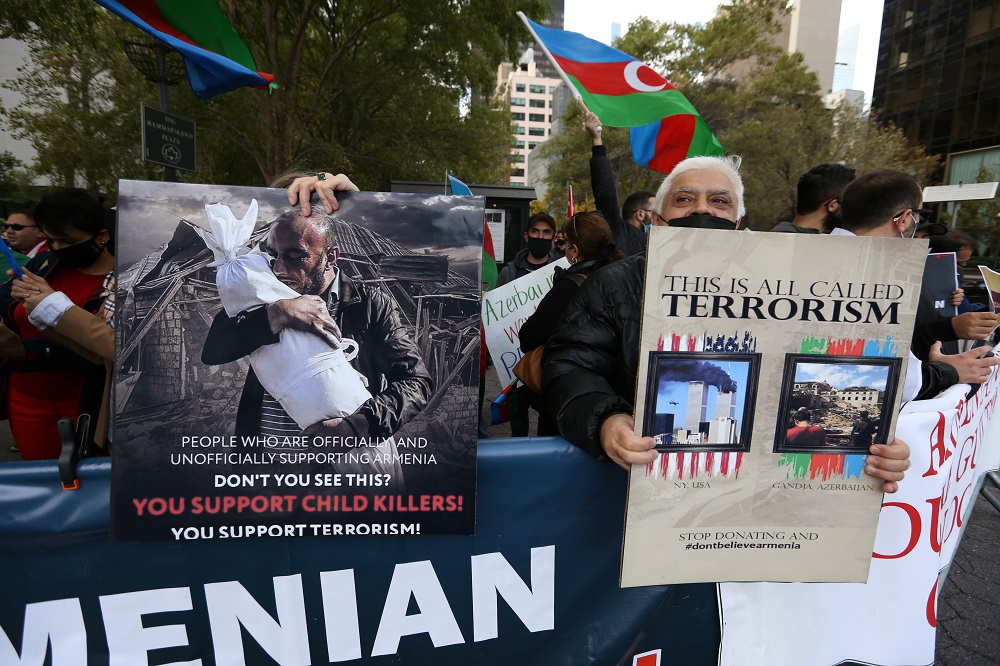Ermenistan'ı protesto ettiler! New York'ta Azerbaycan'a destek gösterisi 12