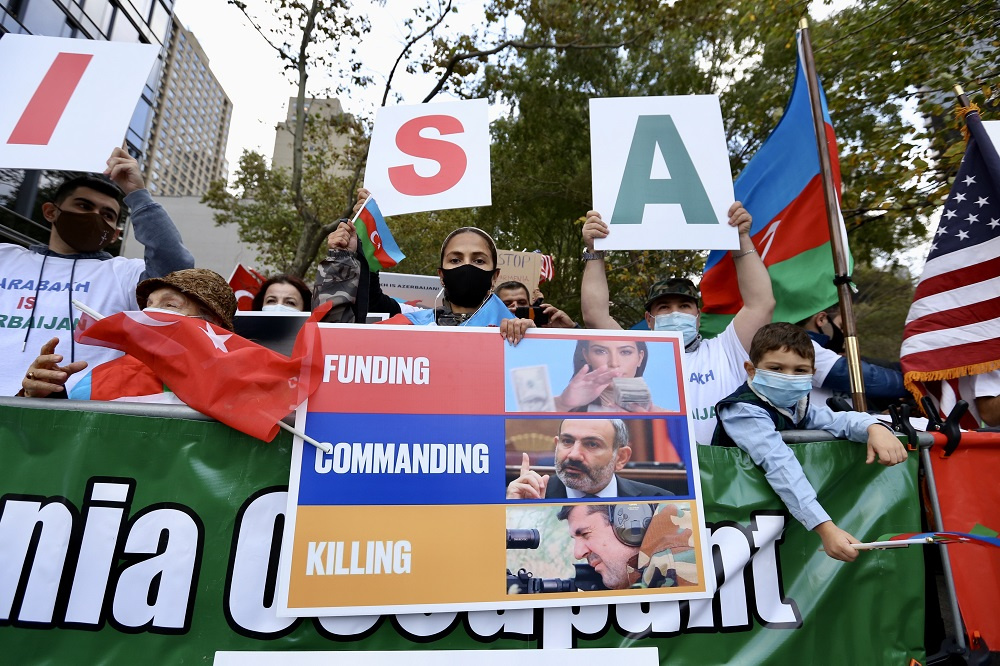 Ermenistan'ı protesto ettiler! New York'ta Azerbaycan'a destek gösterisi 13