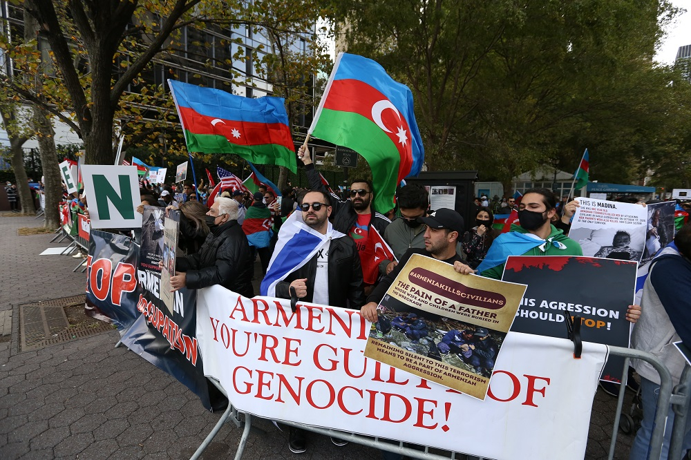 Ermenistan'ı protesto ettiler! New York'ta Azerbaycan'a destek gösterisi 15