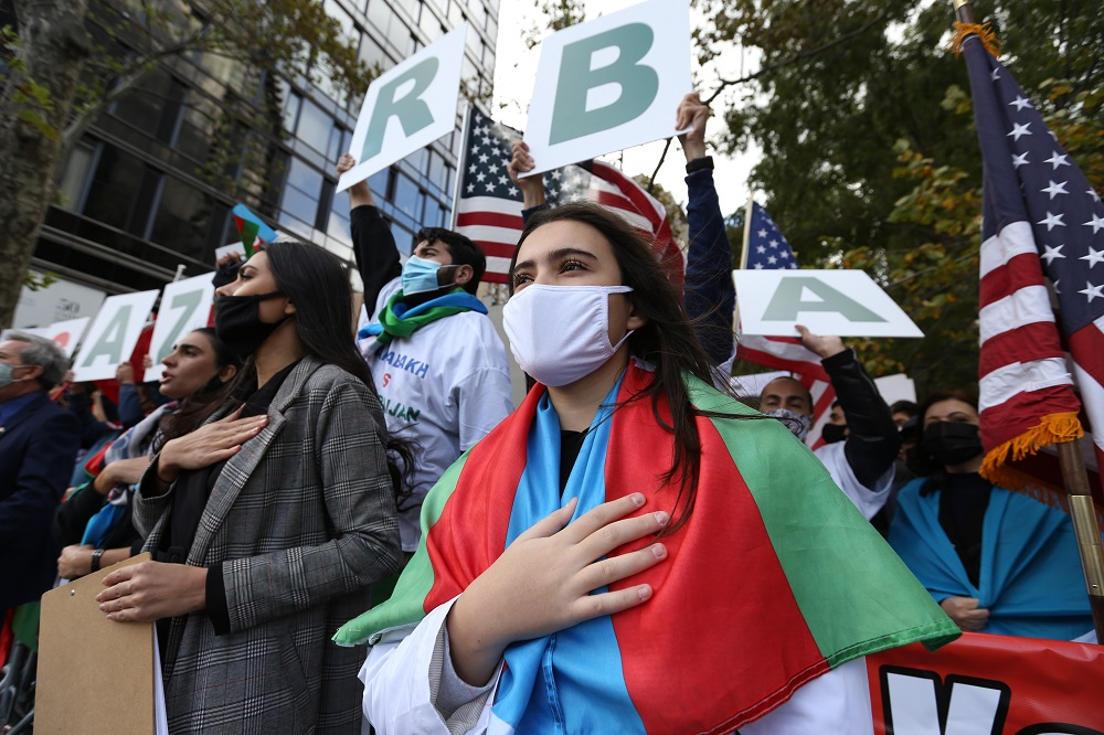 Ermenistan'ı protesto ettiler! New York'ta Azerbaycan'a destek gösterisi 17