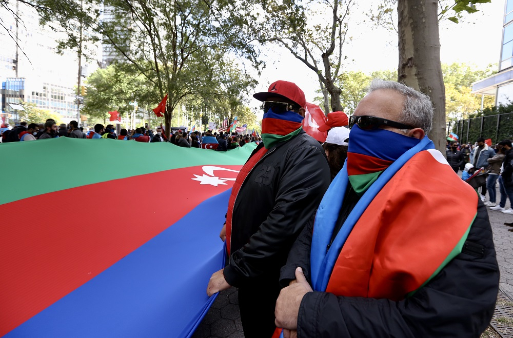 Ermenistan'ı protesto ettiler! New York'ta Azerbaycan'a destek gösterisi 3