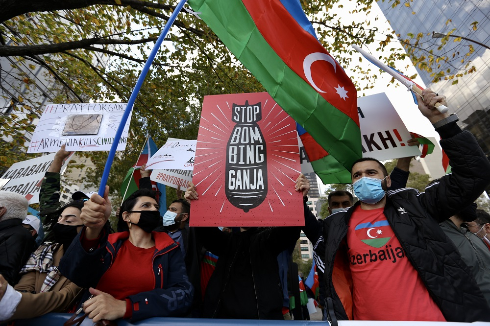 Ermenistan'ı protesto ettiler! New York'ta Azerbaycan'a destek gösterisi 5