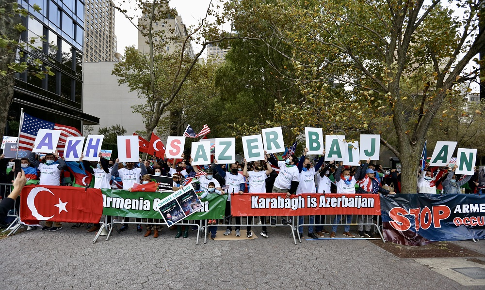 Ermenistan'ı protesto ettiler! New York'ta Azerbaycan'a destek gösterisi 6