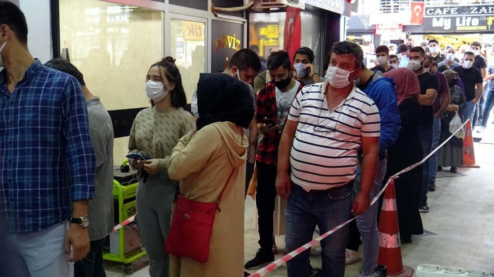 Uçakta unutulan eşyalar satışa çıkarıldı! 2