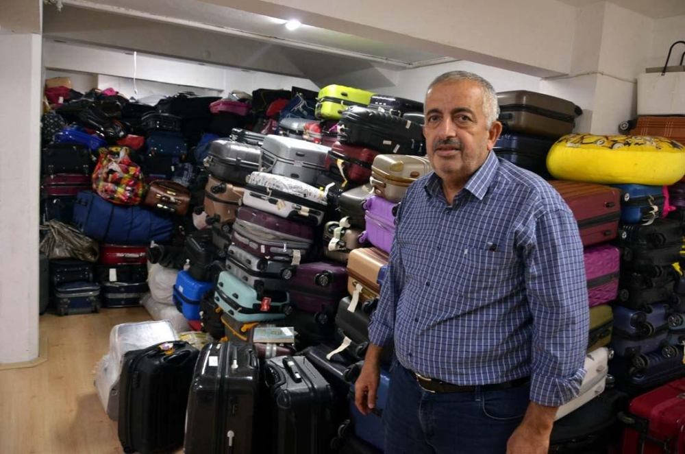 Uçakta unutulan eşyalar satışa çıkarıldı! 7
