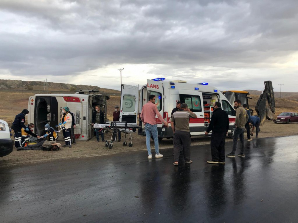 Yozgat'ta feci kaza: 16 yaralı 10