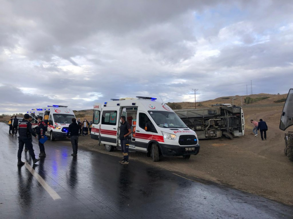 Yozgat'ta feci kaza: 16 yaralı 12