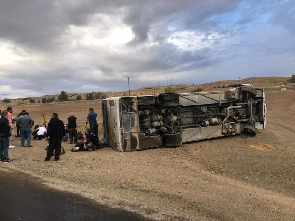 Yozgat'ta feci kaza: 16 yaralı 2