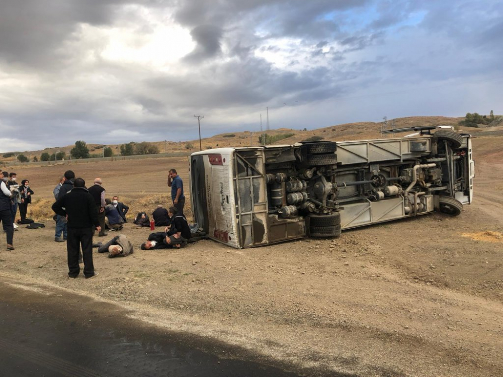 Yozgat'ta feci kaza: 16 yaralı 3