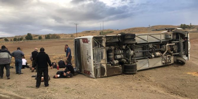 Yozgat'ta feci kaza: 16 yaralı