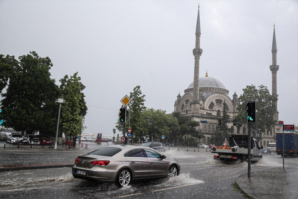 AKOM'dan kritik uyarı! Gece saatlerinden sonra gök gürültülü sağanak geliyor 17