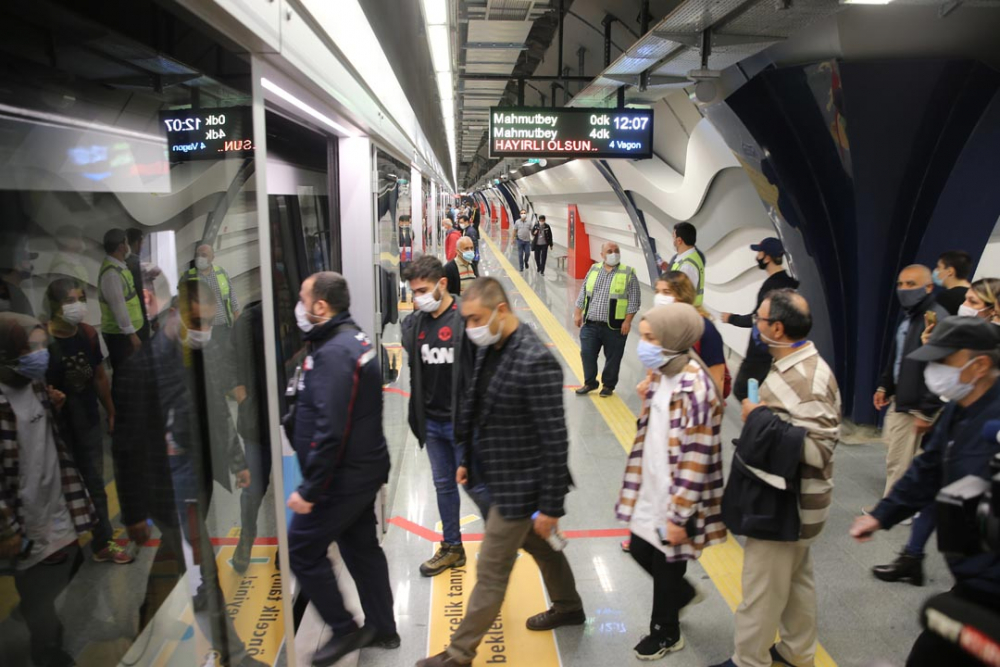 Mecidiyeköy-Mahmutbey metrosu ilk gününde insan akınına uğradı! 4