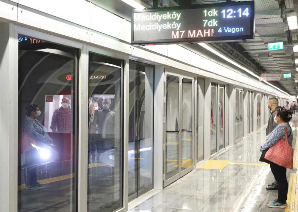 Mecidiyeköy-Mahmutbey metrosu ilk gününde insan akınına uğradı! 7