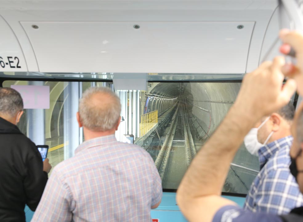 Mecidiyeköy-Mahmutbey metrosu ilk gününde insan akınına uğradı! 8