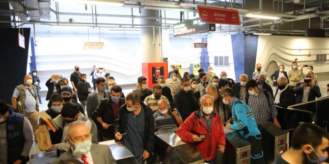 Mecidiyeköy-Mahmutbey metrosu ilk gününde insan akınına uğradı!