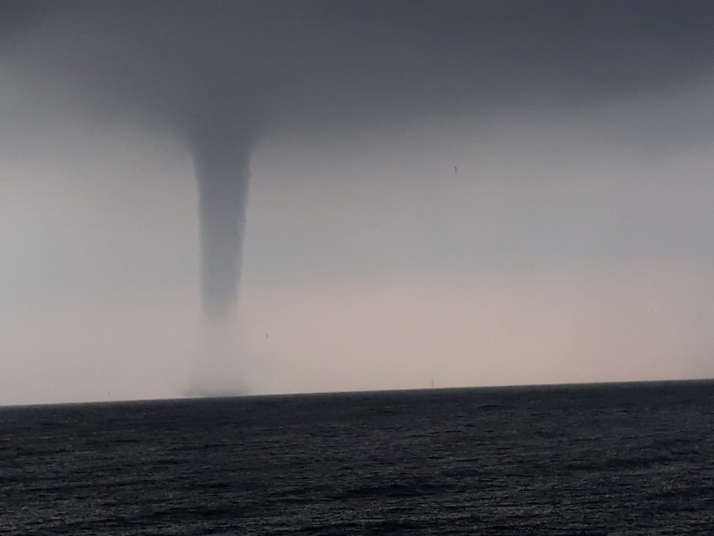 Meteorolojiden sert uyarı: İstanbul dahil birçok ilde dolu, hortum, sel uyarısı! 10