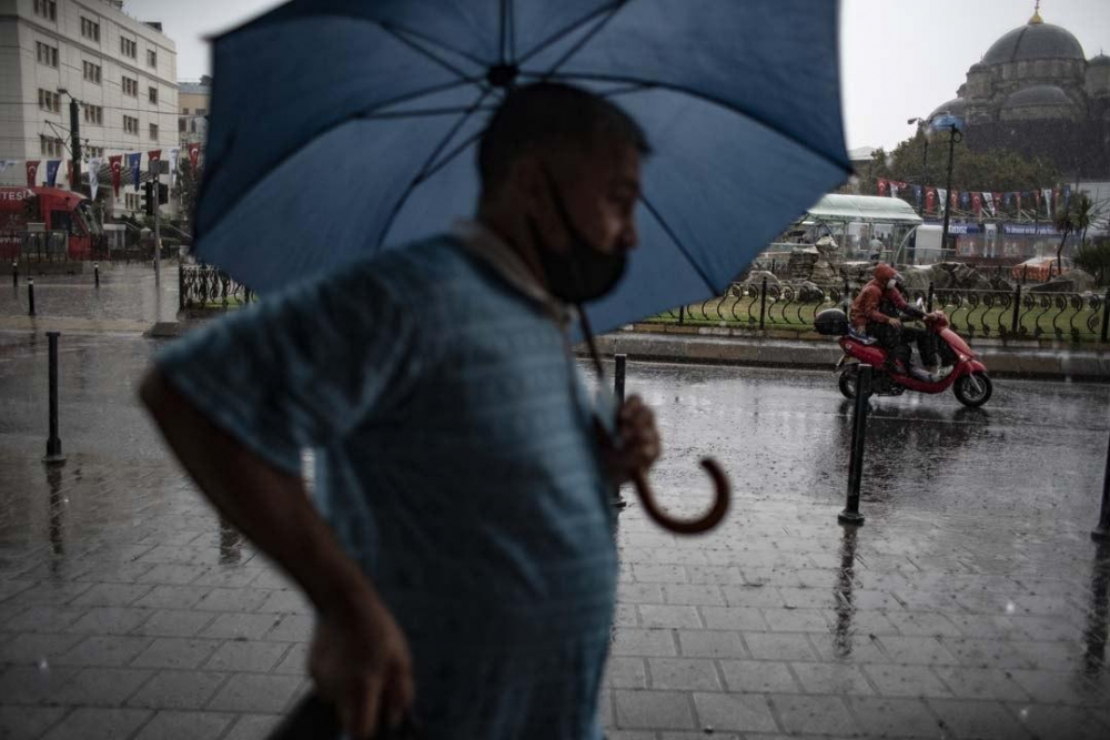 Meteorolojiden sert uyarı: İstanbul dahil birçok ilde dolu, hortum, sel uyarısı! 11