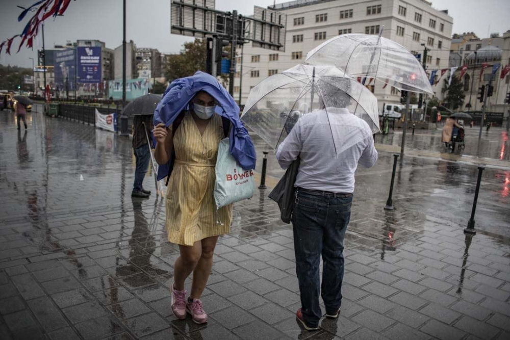 Meteorolojiden sert uyarı: İstanbul dahil birçok ilde dolu, hortum, sel uyarısı! 12