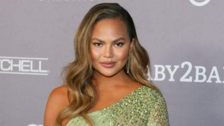 Chrissy Teigen'den yürek yakan paylaşım! 14