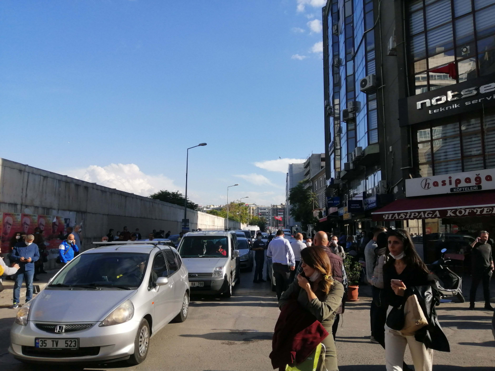 İzmir Seferihisar ilçesindeki depremden ilk görüntüler... Yıkılan binalar var 16