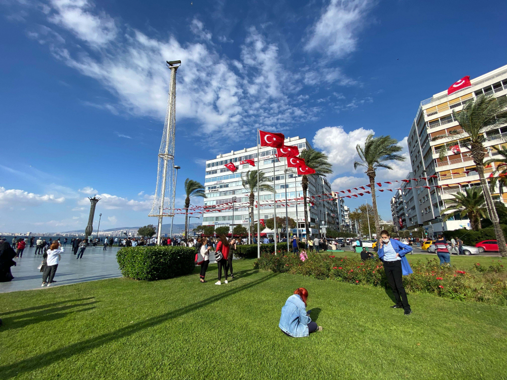 İzmir Seferihisar ilçesindeki depremden ilk görüntüler... Yıkılan binalar var 2