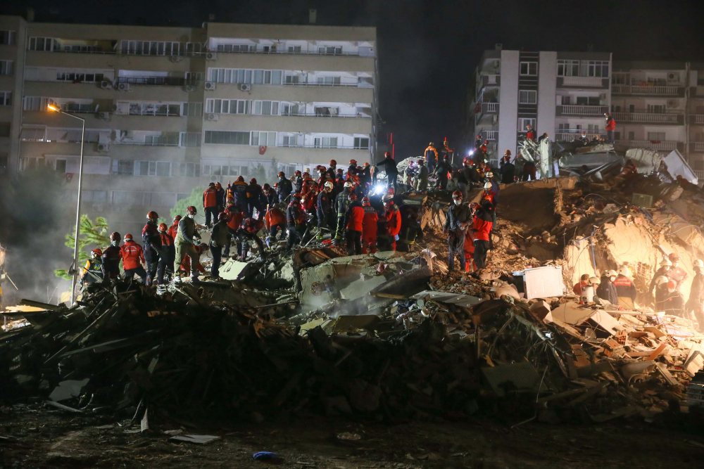 İzmir'de zamana karşı yarış sürüyor! İşte depremden acı fotoğraflar... 10