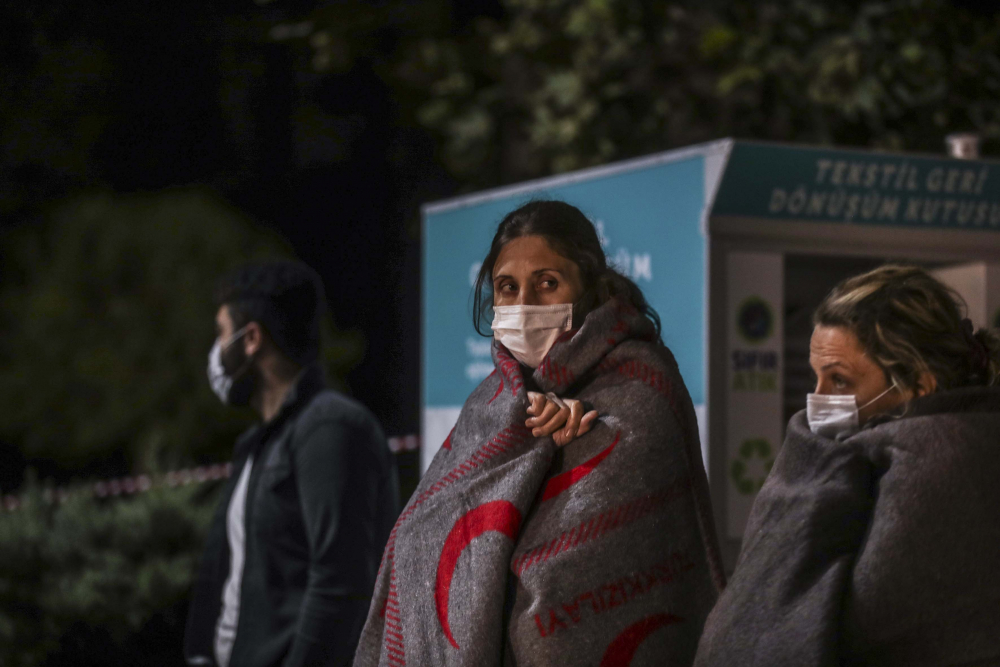 İzmir'de zamana karşı yarış sürüyor! İşte depremden acı fotoğraflar... 41