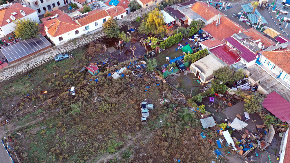 İzmir'de zamana karşı yarış sürüyor! İşte depremden acı fotoğraflar... 50