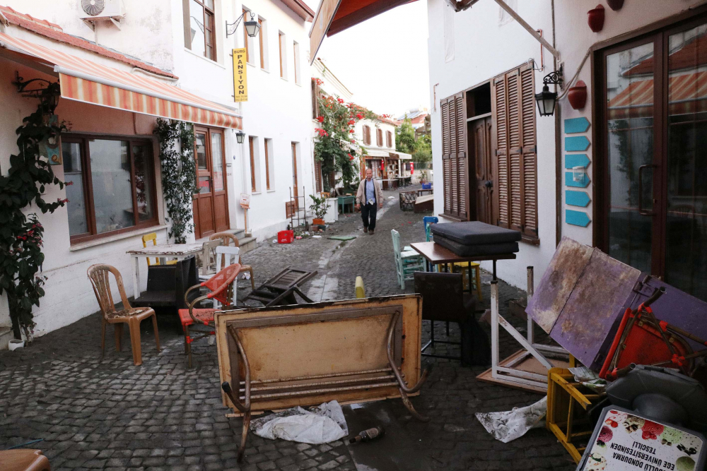 İzmir'de zamana karşı yarış sürüyor! İşte depremden acı fotoğraflar... 60