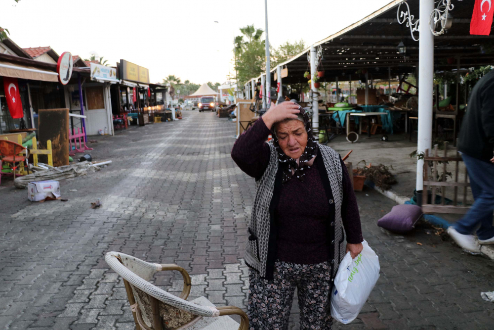 İzmir'de zamana karşı yarış sürüyor! İşte depremden acı fotoğraflar... 61