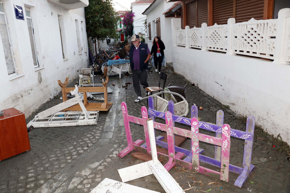 İzmir'de zamana karşı yarış sürüyor! İşte depremden acı fotoğraflar... 63