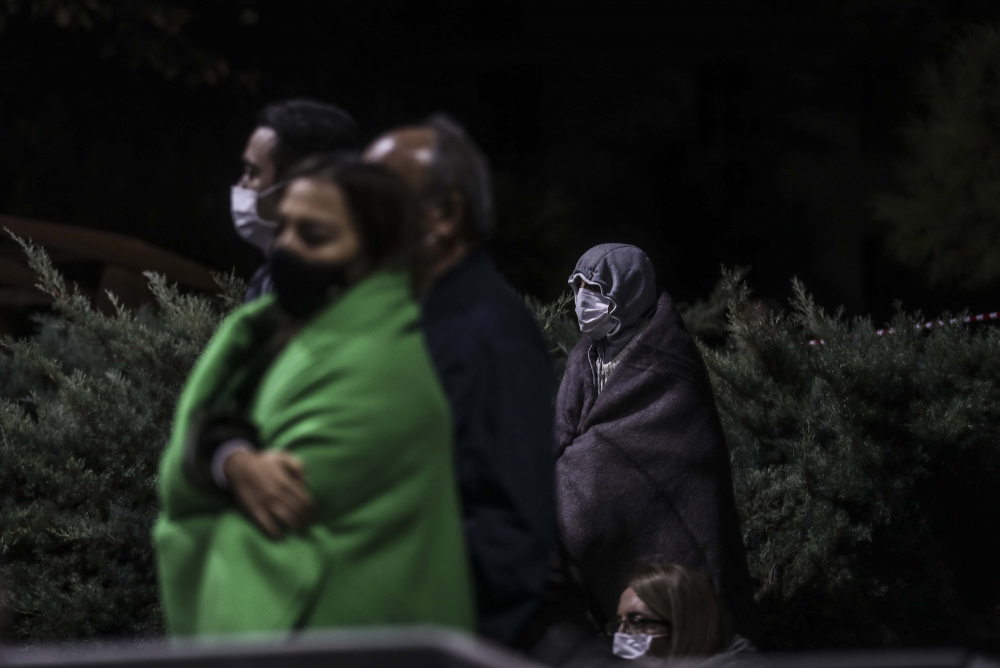 İzmir'de zamana karşı yarış sürüyor! İşte depremden acı fotoğraflar... 7