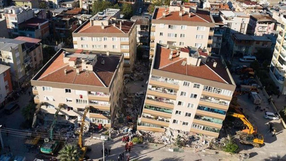 İzmir'de ailesi ile yaşayan İzzet Yıldızhan depremi anlattı 6