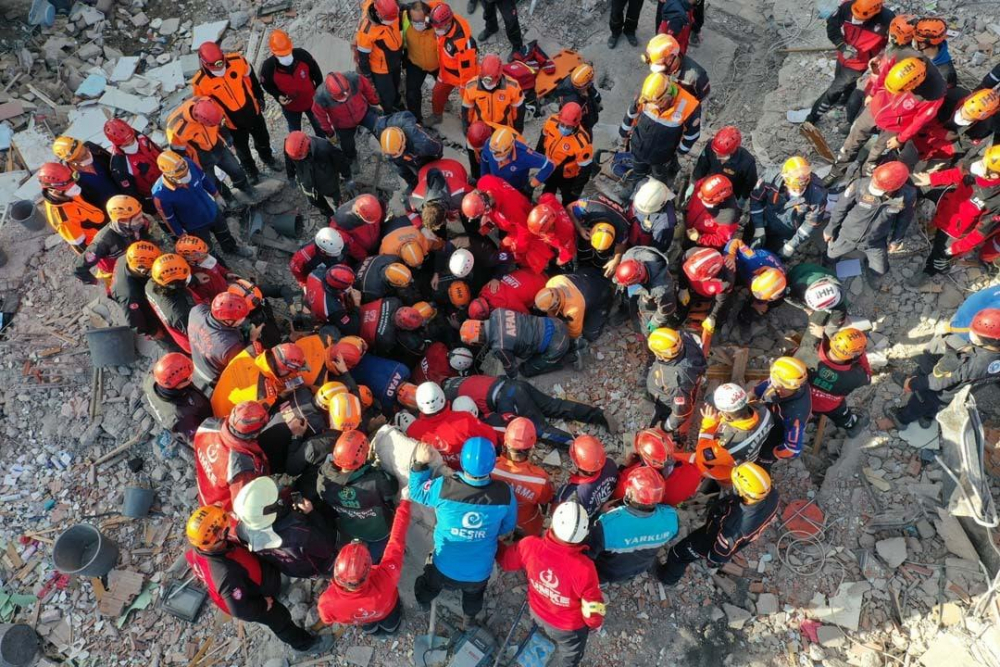 Ayla bebek İzmir depreminden 91 saat sonra kurtarıldı! 8