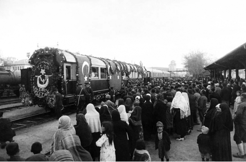 Mustafa Kemal Atatürk'ün cenaze törenlerinden ilk kez gün yüzüne çıkan fotoğrafları! 12