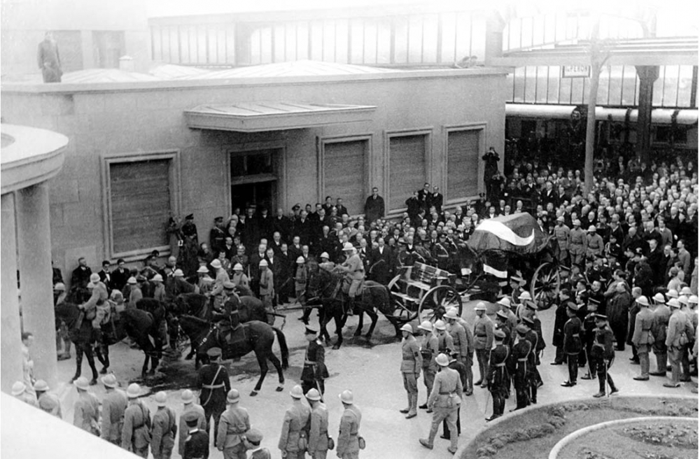 Mustafa Kemal Atatürk'ün cenaze törenlerinden ilk kez gün yüzüne çıkan fotoğrafları! 15