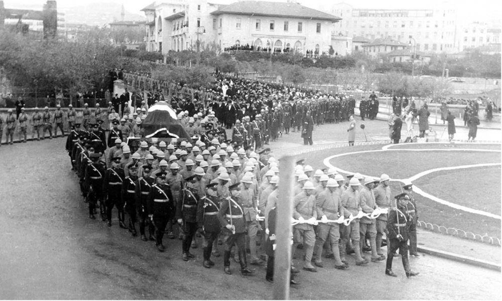 Mustafa Kemal Atatürk'ün cenaze törenlerinden ilk kez gün yüzüne çıkan fotoğrafları! 19