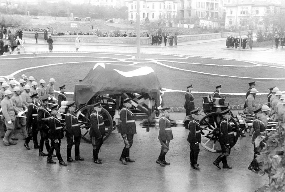 Mustafa Kemal Atatürk'ün cenaze törenlerinden ilk kez gün yüzüne çıkan fotoğrafları! 20