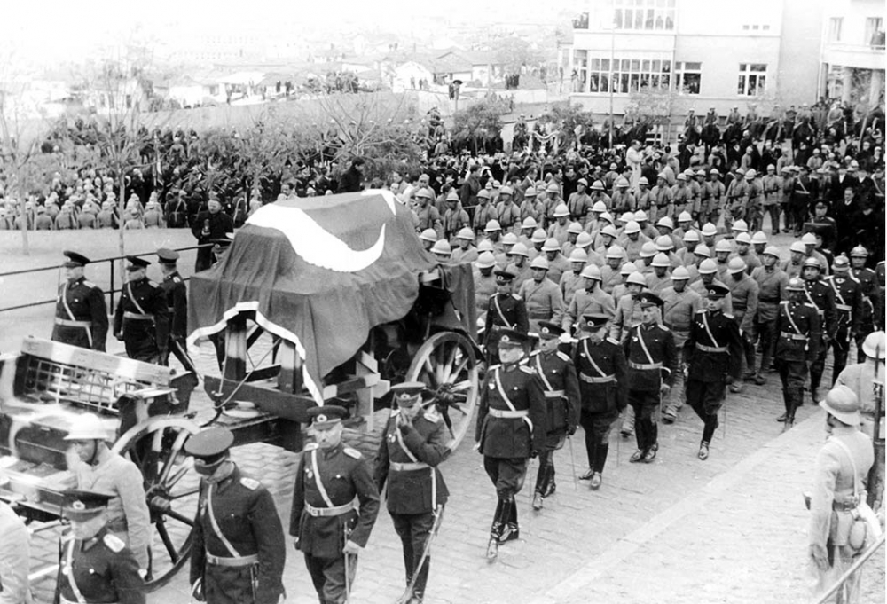 Mustafa Kemal Atatürk'ün cenaze törenlerinden ilk kez gün yüzüne çıkan fotoğrafları! 26