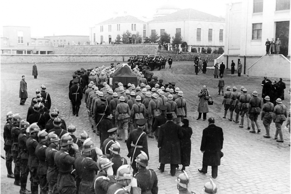 Mustafa Kemal Atatürk'ün cenaze törenlerinden ilk kez gün yüzüne çıkan fotoğrafları! 27