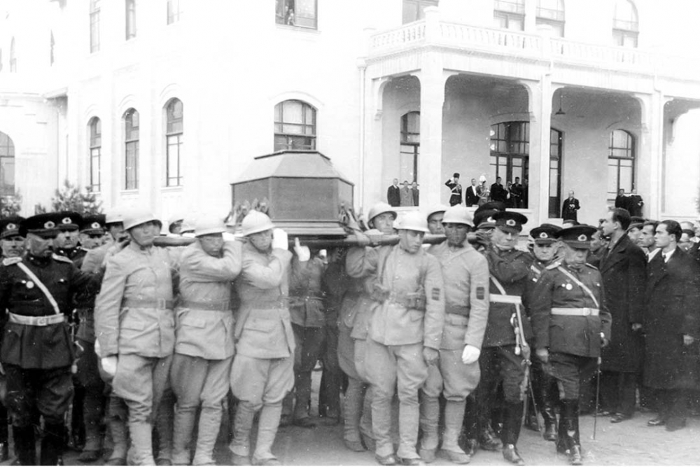 Mustafa Kemal Atatürk'ün cenaze törenlerinden ilk kez gün yüzüne çıkan fotoğrafları! 28