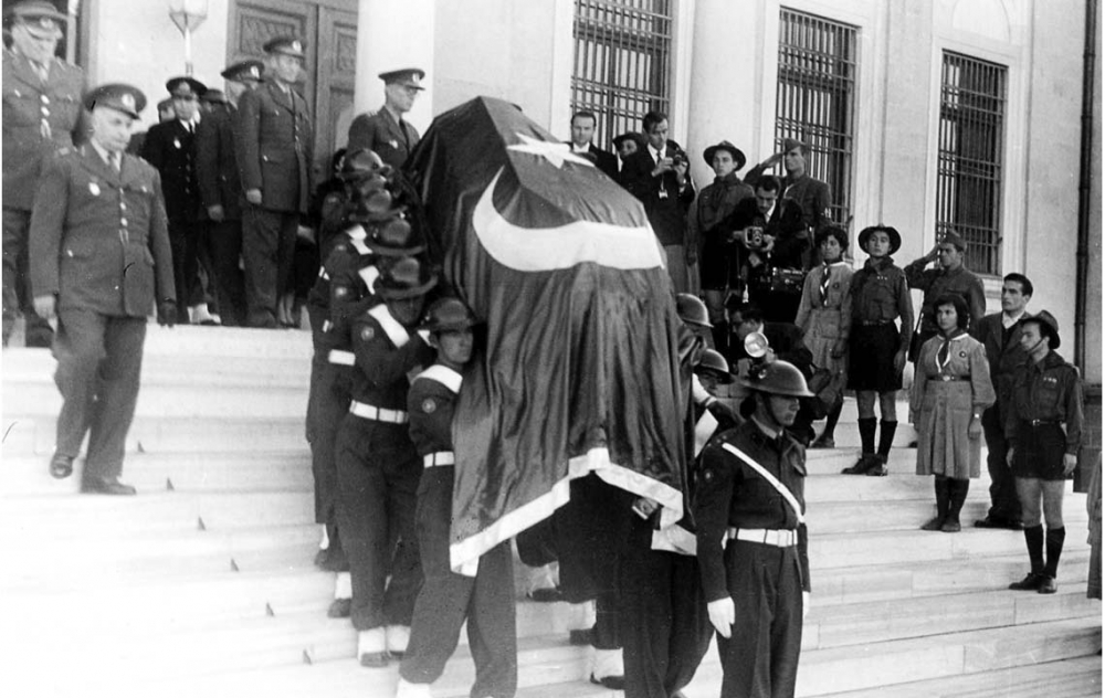 Mustafa Kemal Atatürk'ün cenaze törenlerinden ilk kez gün yüzüne çıkan fotoğrafları! 31