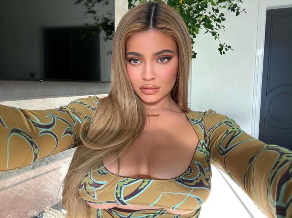 En genç milyarder unvanı elinden alınan Kylie Jenner'dan yeni rekor! 1