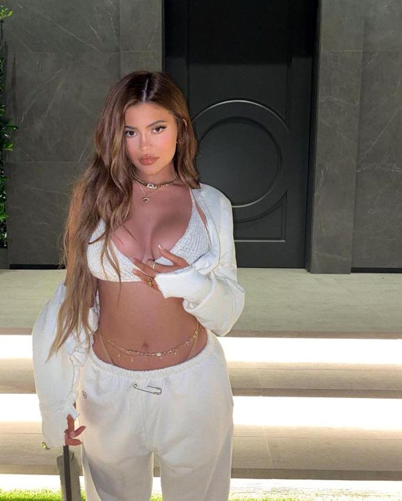 En genç milyarder unvanı elinden alınan Kylie Jenner'dan yeni rekor! 10