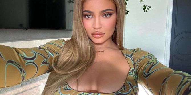 En genç milyarder unvanı elinden alınan Kylie Jenner'dan yeni rekor!